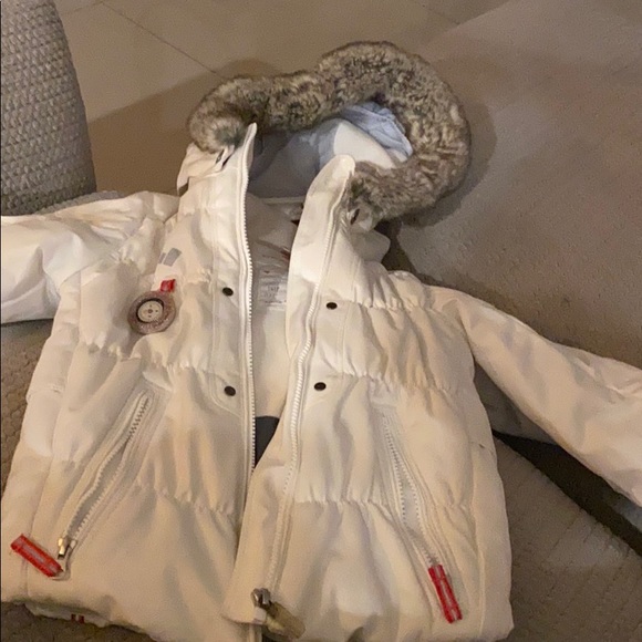 Ski Jacket Girls Size 6 - Obermeyer used once. Jacket has not been extended